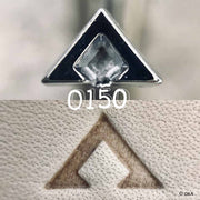Matoir sur manche Oka avec triangle ouvert, outil de menuiserie, manche en bois robuste, pour travaux précis.