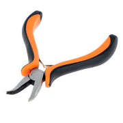 Mini-pince lisse à bec courbé Tan Company de 12,5cm avec manche bi-matière, outil pratique pour la précision.