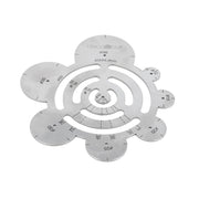Gabarit demi-ronds en inox Deco Cuir, outil pour découpes précises, posé sur une surface de travail.