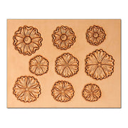 Calque réutilisable pour transfert de motifs fleurs sur cuir, outil Tandy Leather, visible avec motifs floraux détaillés.
