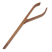 Pince à coudre en bois ciré et verni de 1,05 m, outil artisanal de Vergez Blanchard, visible en détail sur l'image.