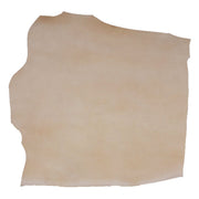 Peau de cuir de vachette tannage végétal naturel, texture souple et authentique, pour projets de maroquinerie ou artisanat.