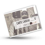 Carte cadeau Deco Cuir avec design élégant, présentant une carte en cuir raffinée pour offrir une expérience sophistiquée.