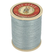 Bobine de 133m de fil de lin câblé glacé gris souris de la marque Fil au Chinois, vue de dos.