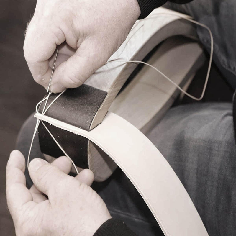 Saddle stitch leather sewing training - Initiation and improvement