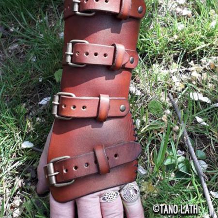 manchette-cuir-tano-lath-big.jpg