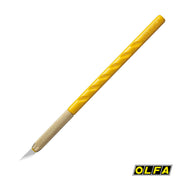 Couteau d'art Olfa AK-1 avec 25 lames, outil de précision pour découpe et travaux artistiques.