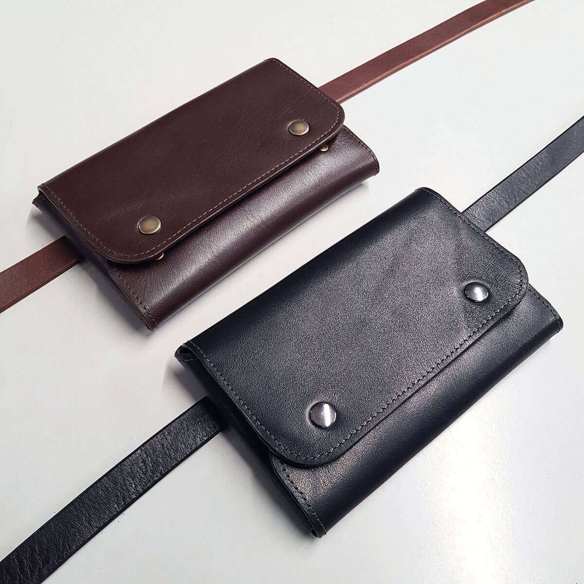 pochette-cuir-marron.jpg
